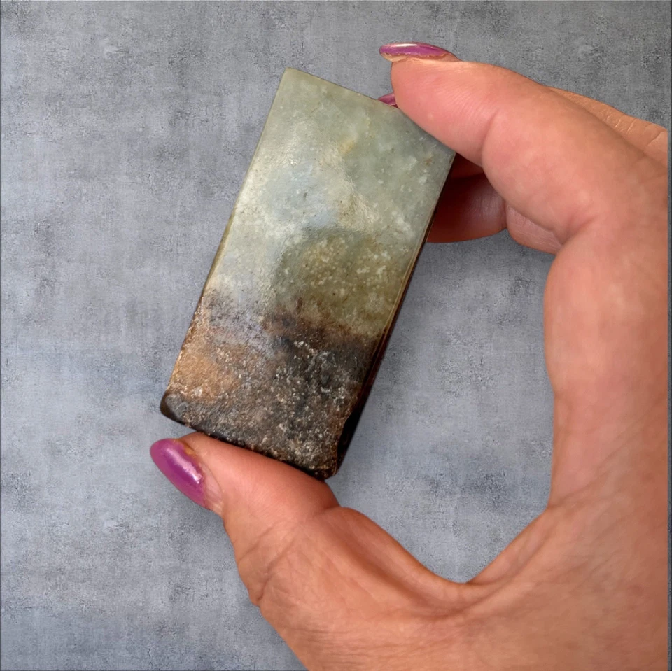 376: Adorno de espada de jade en alto relieve de la dinastía Han con diseño de dragón (汉高浮雕螭龙纹玉剑饰) Foto 3 de 4