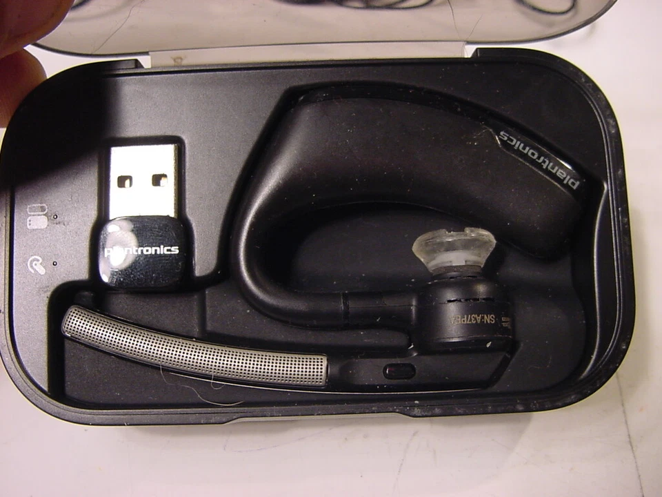 PLANTRONICS VOYAGER BLUETOOTH WIRELESS EARPIECE USB - Image 2 of 4
