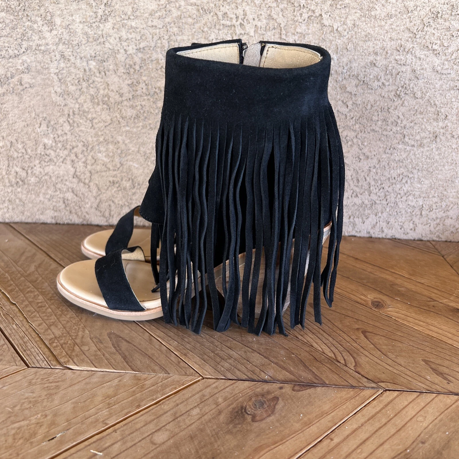 Sandali Koolaburra UGG Piaz Li neri in camoscio con frange punta aperta donna 8 5