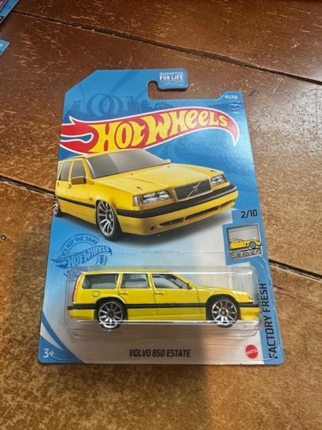 2021 Hot Wheels Factory Fresh Volvo 850 Estate #43 Yellow