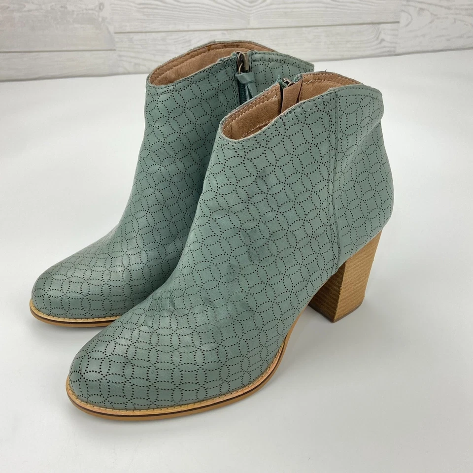 Botas de tacón al tobillo perforadas de cuero azul/verde Fossil talla 8🩷 Foto 3 de 4