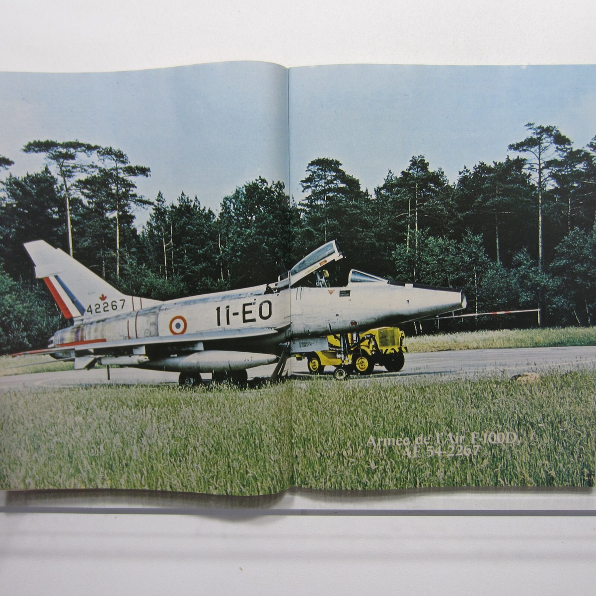 Air Classics Sep 1975 Vol 11 No 9 F-100 Super Sabre, Bomber Pinups