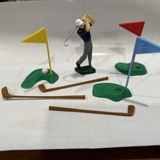 Vintage Wilton Golf Figure Plastic cake topper Greens Flags Clubs 11 Pieces