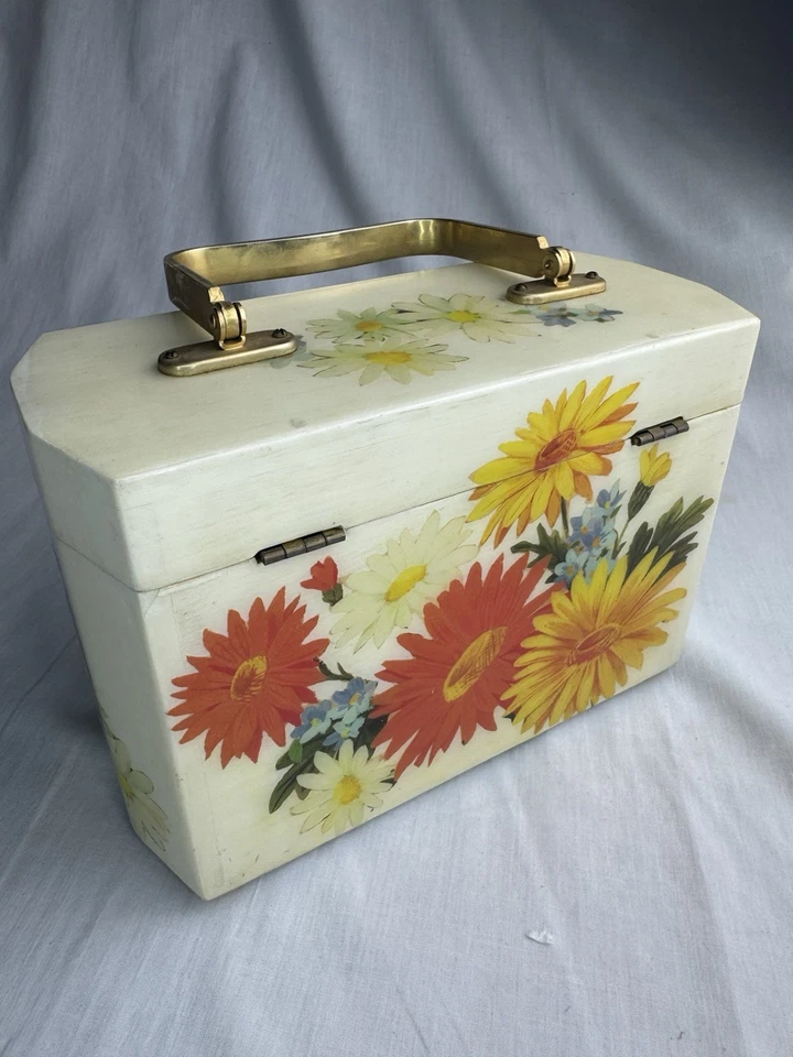 Vintage 1970s Boho Box Purse Decoupage Flowers W/ Kiss Clasp Brass - Image 4 of 4