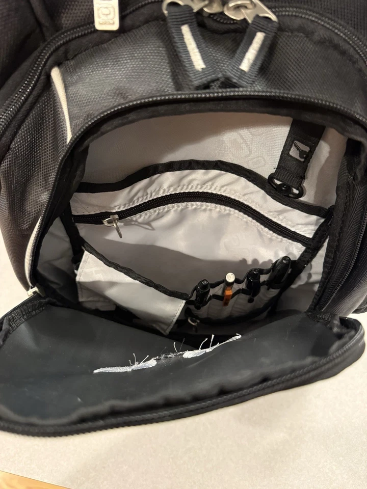 Ogio Design 飞行员背包 - 黑色 — 第 2/4 张图片