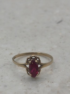 10 Karat Marquise Solitär Labor Rubin Ring Gelbgold 1,2 g Größe 7,5 (TDY031003)