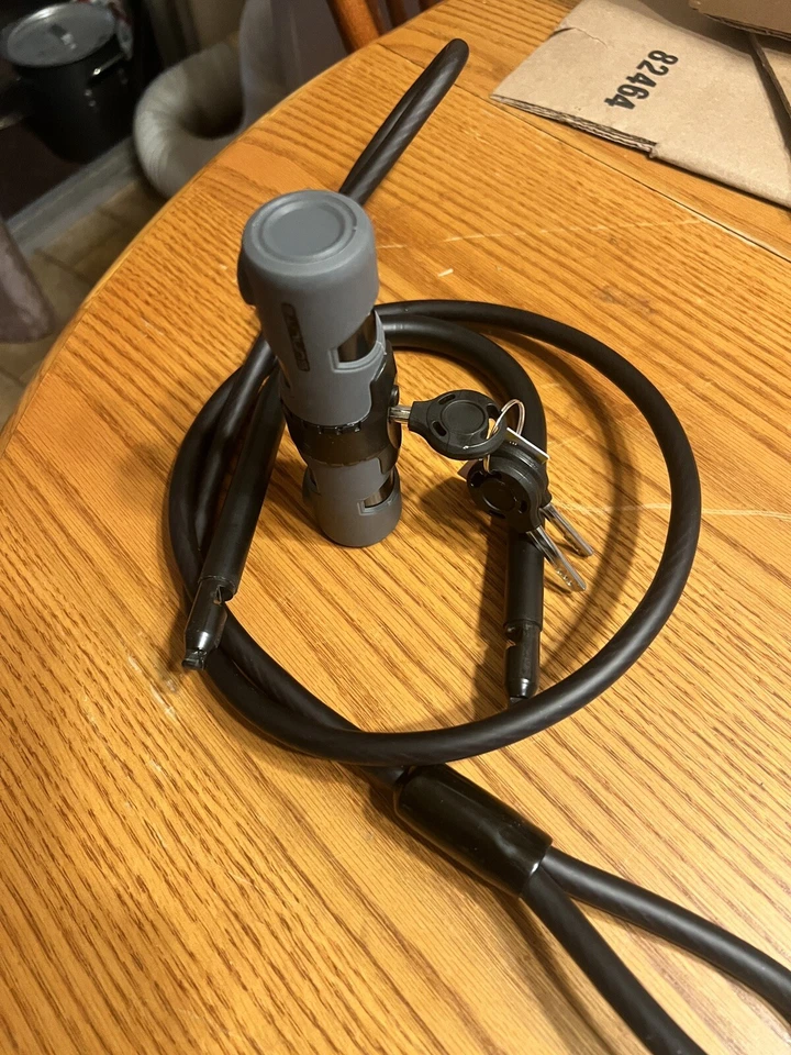 Sunlite Standard U-Lock Std w/Cable 3 Keys Incld - Image 2 of 3