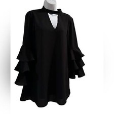 Lulu’s black dress