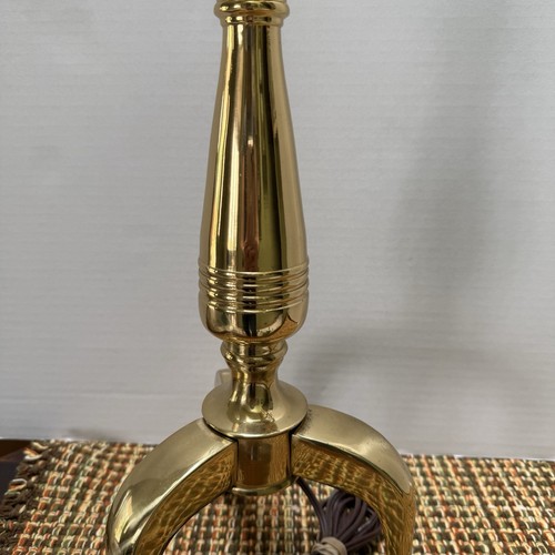 Vintage Brass Table lamp with Clawfoot Base - Elegant Traditional Style - Picture 4 of 15