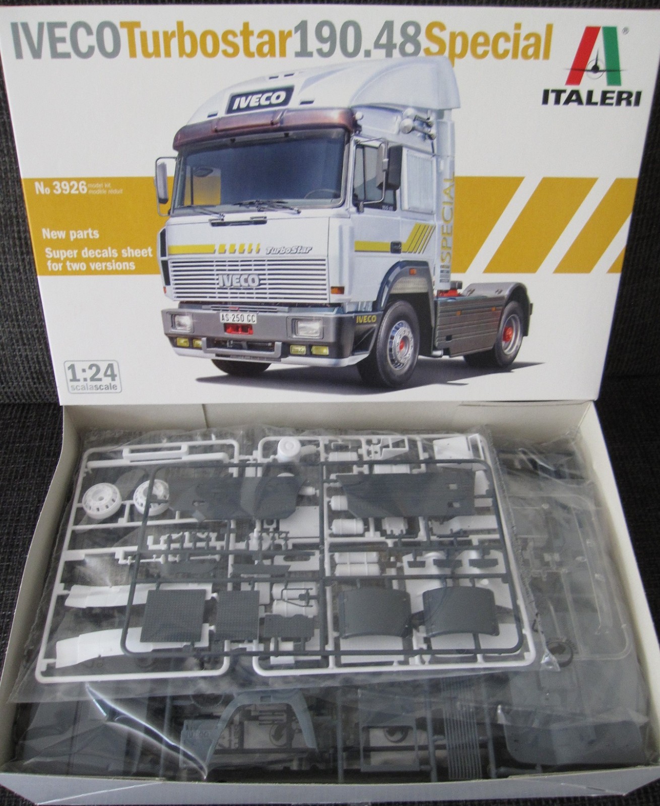 IVECO Turbostar 190.48 Spezial von Italeri im Maßstab 1:24 *NEU*