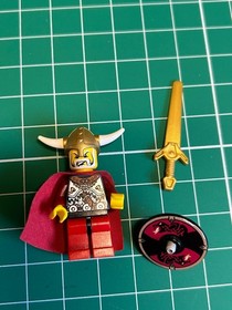 Viking King 7019 Gold Helmet Red Cape Vikings Castle LEGO&reg; Minifigure