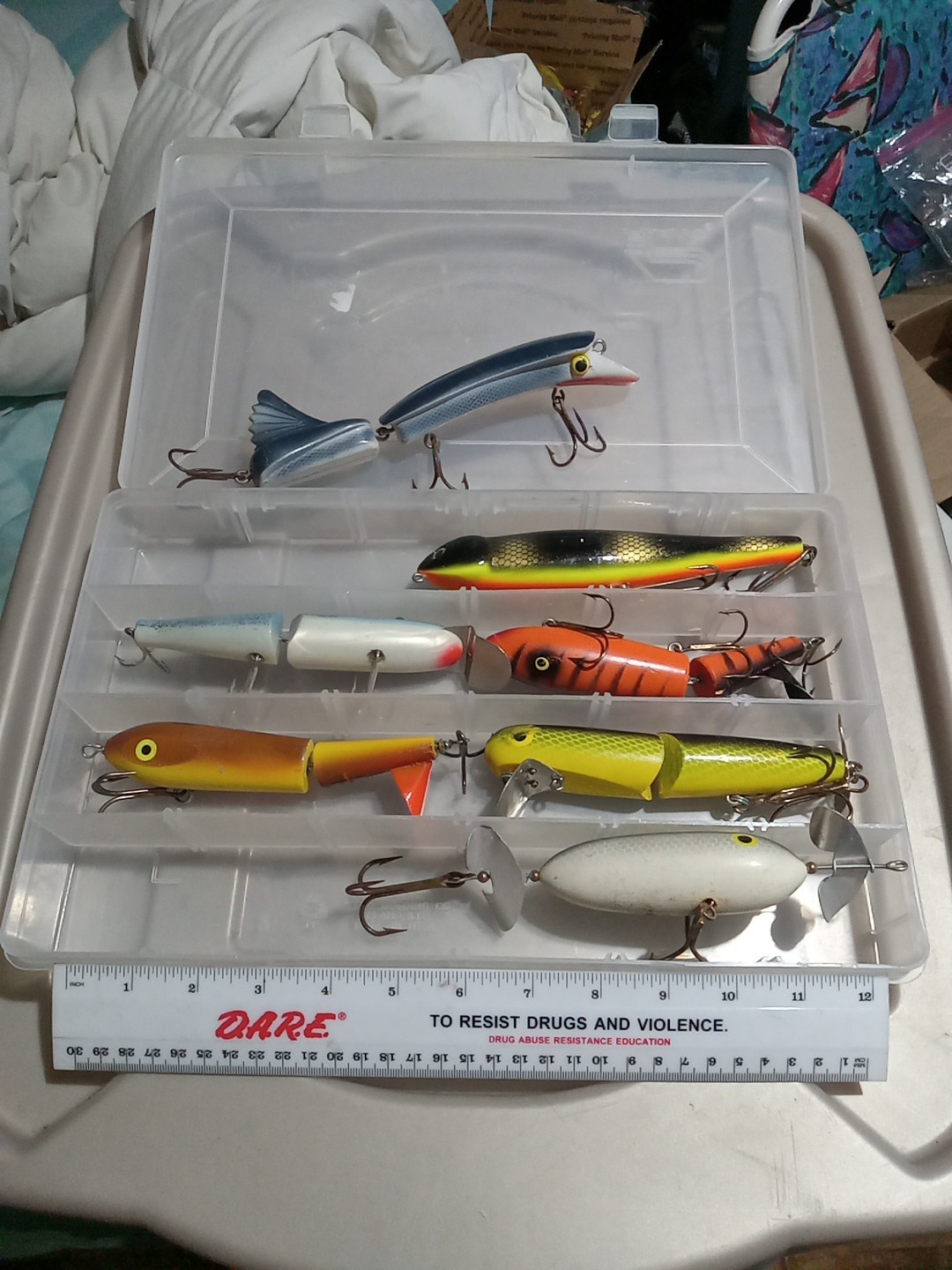 7 Musky Lures In This Flat Box. Large. Great Shape - Image 2