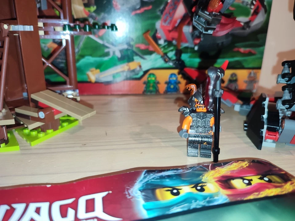 LEGO Ninjago 70626 Dawn of Iron Doom, foto 3 di 5