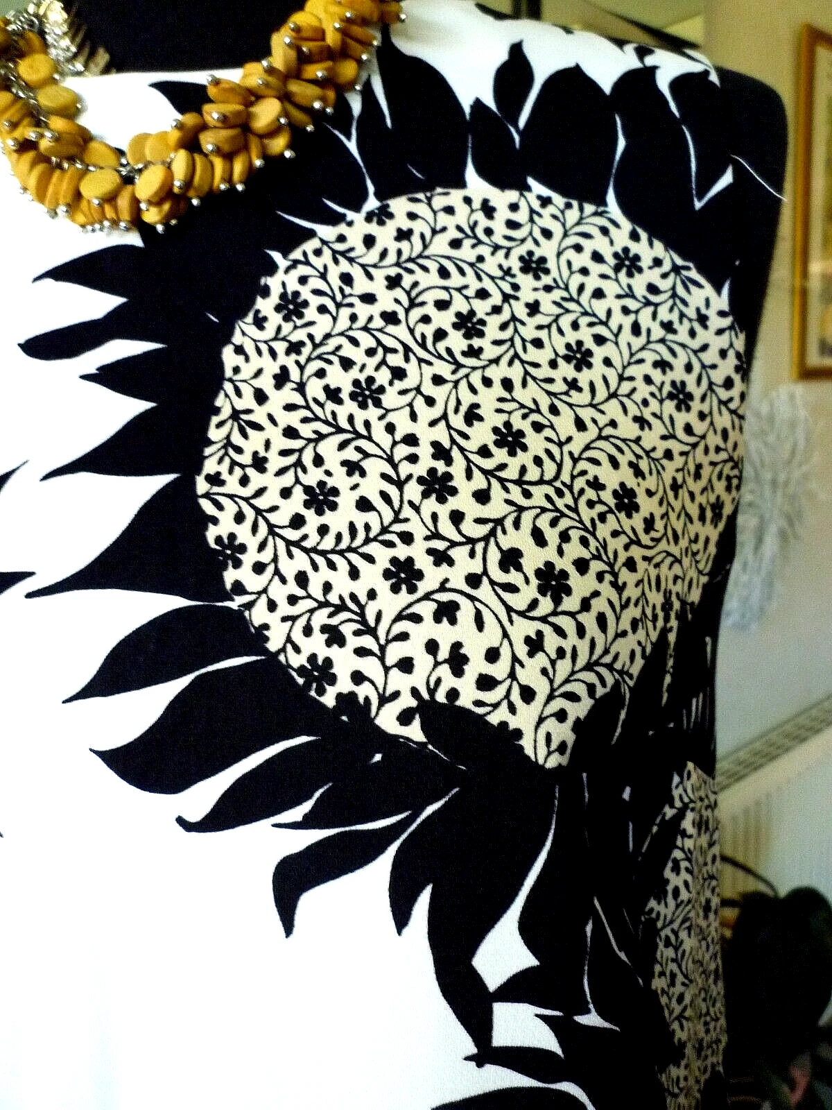 OFF WHITE MAGAZZINO ABITO MIDI GIRASOLE NERO E BIANCO SPORCO ORLO ASIMMETRICO TAGLIA 10