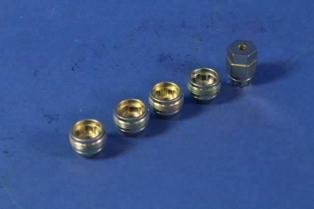 Travas de roda genuínas Mopar 2005-2014 Dodge Caravan com porcas de tampa 82211462 - Imagem 3 de 4