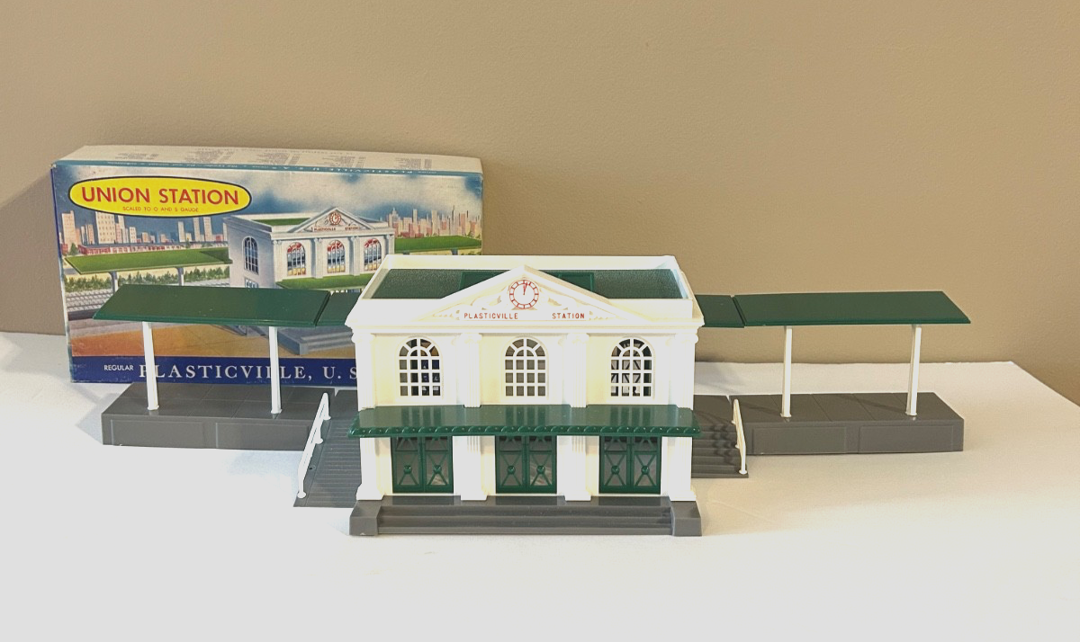 Vintage Plasticville Union Station 1901-198 Scaled to O and S Gauge  With Box
