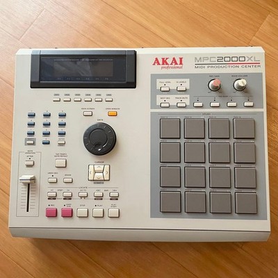 Akai MPC2000XL Sampler Vintage MPC Drum Machine Sequencer Classic Unit