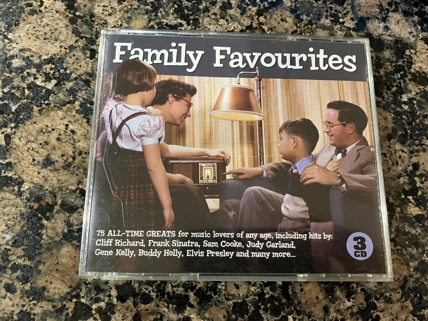 VARIOUS - FAMILY FAVOURITES CD (N/A) FREE SHIPPING