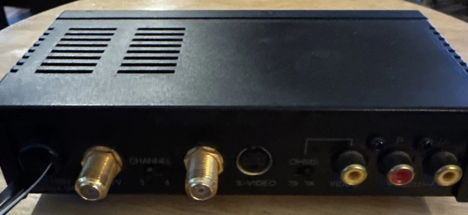 Radio Shack RF Modulator 15-1214 Channel 3-4 Channel Output 75 or 1K Ohms - Image 2 of 4