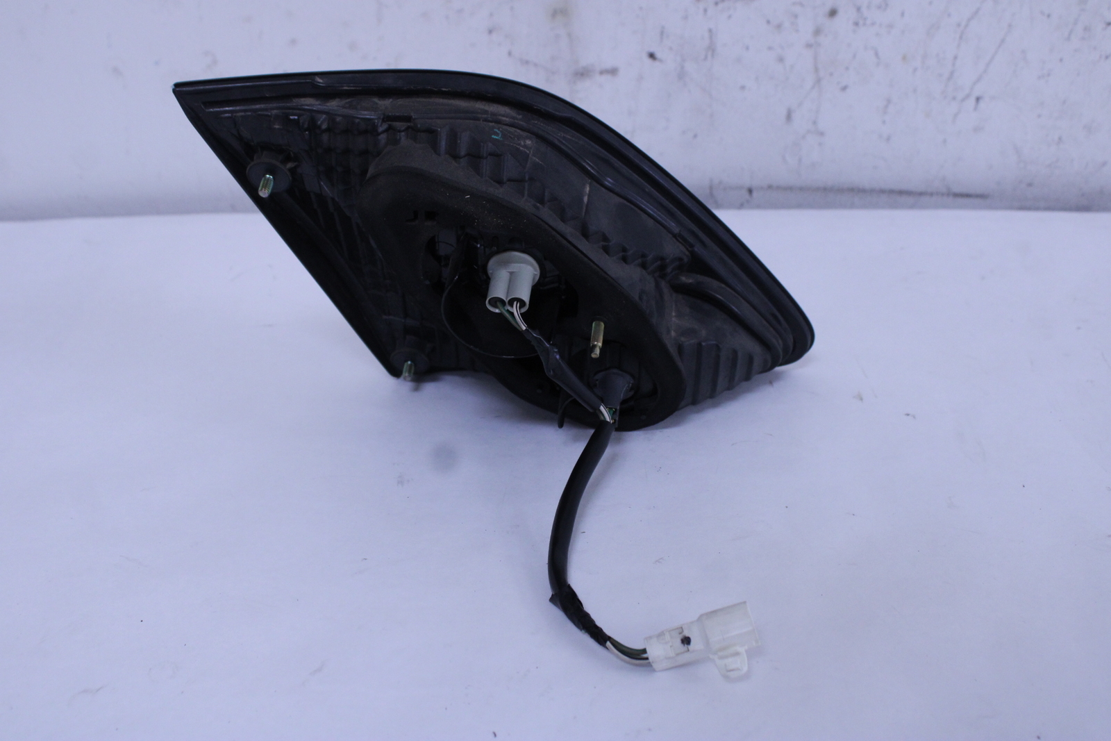 04 LEXUS ES330 PASSENGER INNER TAIL LIGHT eBay