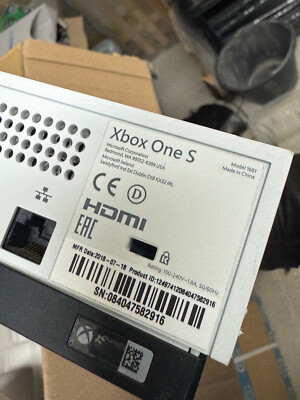 Microsoft Xbox One S 500GB Konsole Weiß Model 1681 + Wireless Controller
