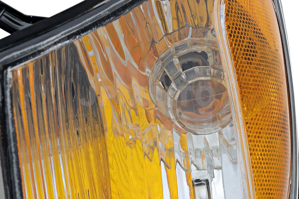 For 2001-2003 Toyota Sienna Corner Light Driver Side - Image 2 of 4