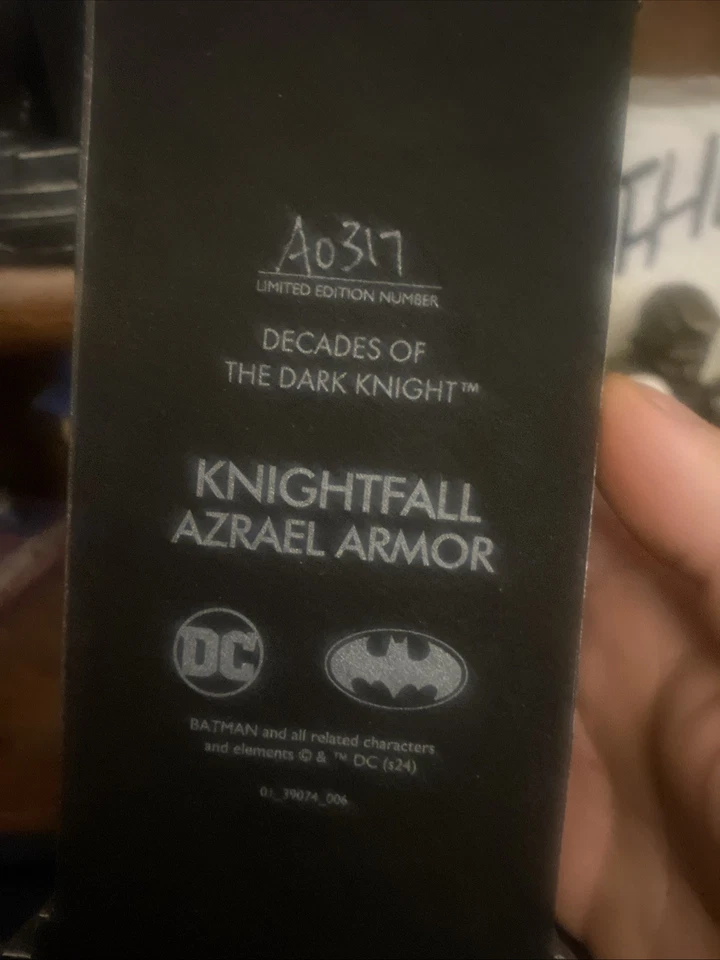 Décadas de Batman Baticueva Busto Azrael DC Comics Nuevo Sellado Edición Limitada Raro Foto 3 de 3