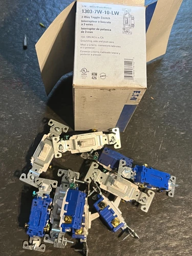 eaton 1303-7w-10-lw nos poor packaging box of 10pcs