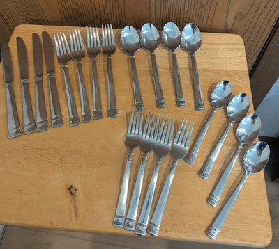 Farberware 20 Piece 18/0 Traditional Flatware Silverware Set-Serves 4