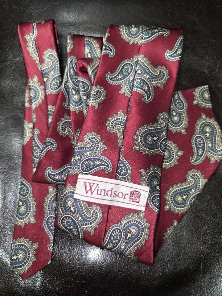 Windsor Paisley Pattern Men's Necktie 100% Silk Multicolor Made In USA Vintage - Image 2 of 2