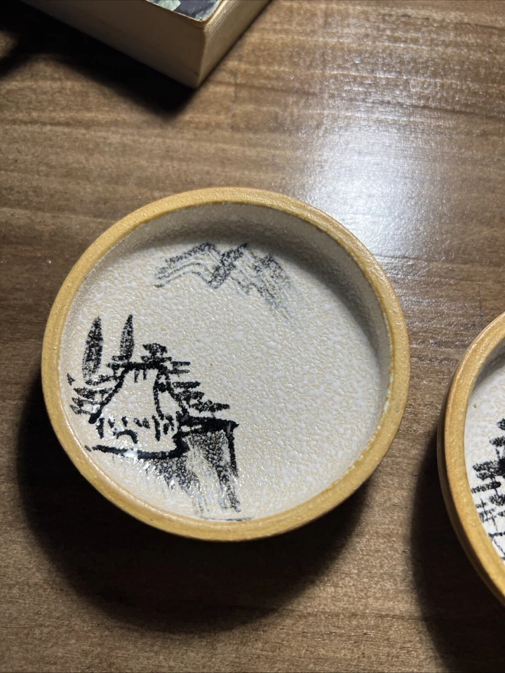 Vasos japoneses de madera y cerámica para sake Foto 3 de 4