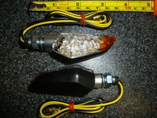 KIERUNKOWSKAZ LED PŁETWA REKINA CHROM / CZARNY KOMBINEZON STYLISTYCZNY SUZUKI YAMAHA HONDA I WIĘCEJ