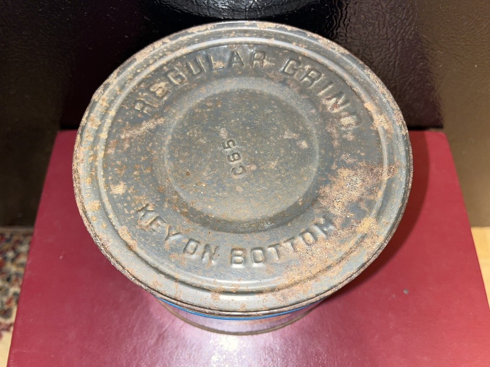 Beautiful Vintage Polar Bear Coffee 1 lb Coffee Tin Griffins Muskogee