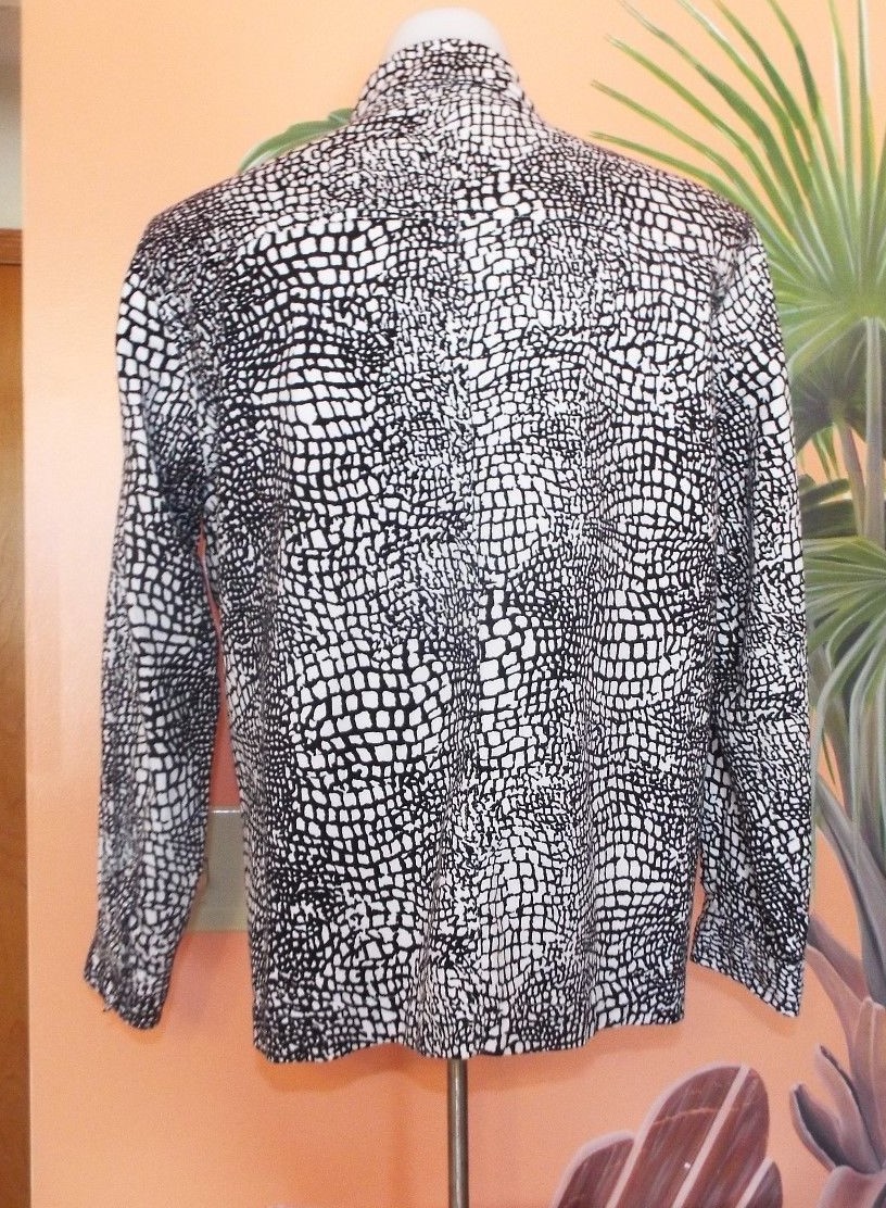 CHICO'S LIGHTWEIGHT BUTTON FRONT JACKET, BLACK & … - image 5