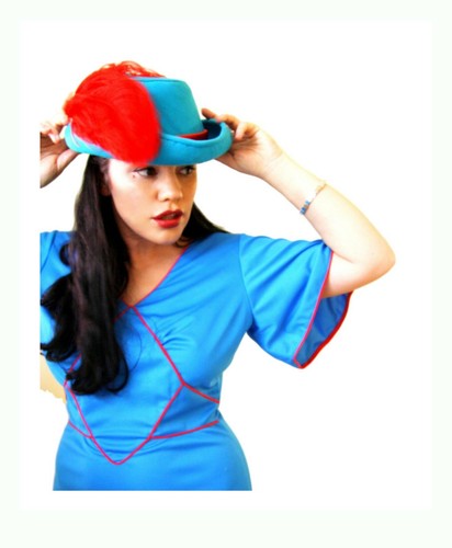 Sombrero de pluma de avestruz rojo turquesa grande destacado sombrero de copa tela azul agua rojo - Imagen 2 de 11