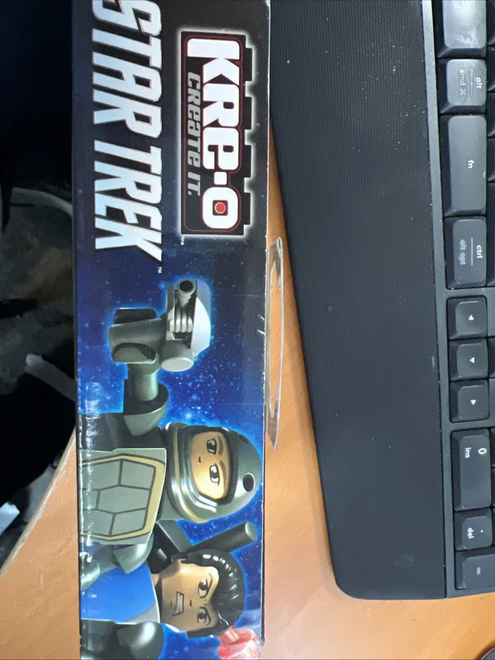 KRE-O Star Trek Deep Dive Light Tech 36 Piezas Spock Bones Capitán James Kirk Foto 2 de 4