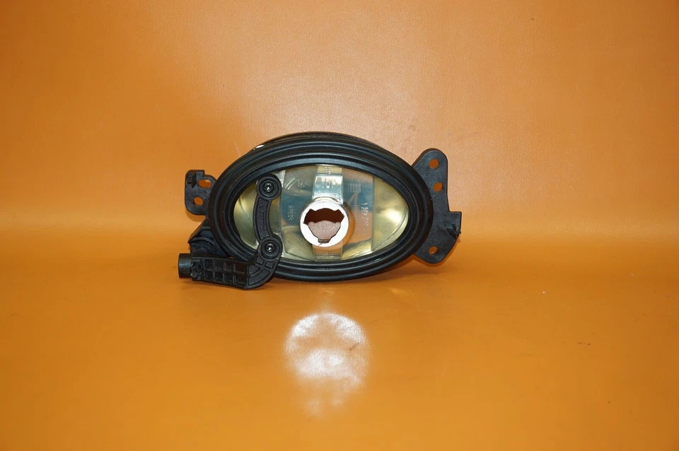 MERCEDES BENZ ML350 FOG LIGHT RIGHT PASSENGER 2006 2007 2008 2009 A169 820 1656 - Image 4 of 4