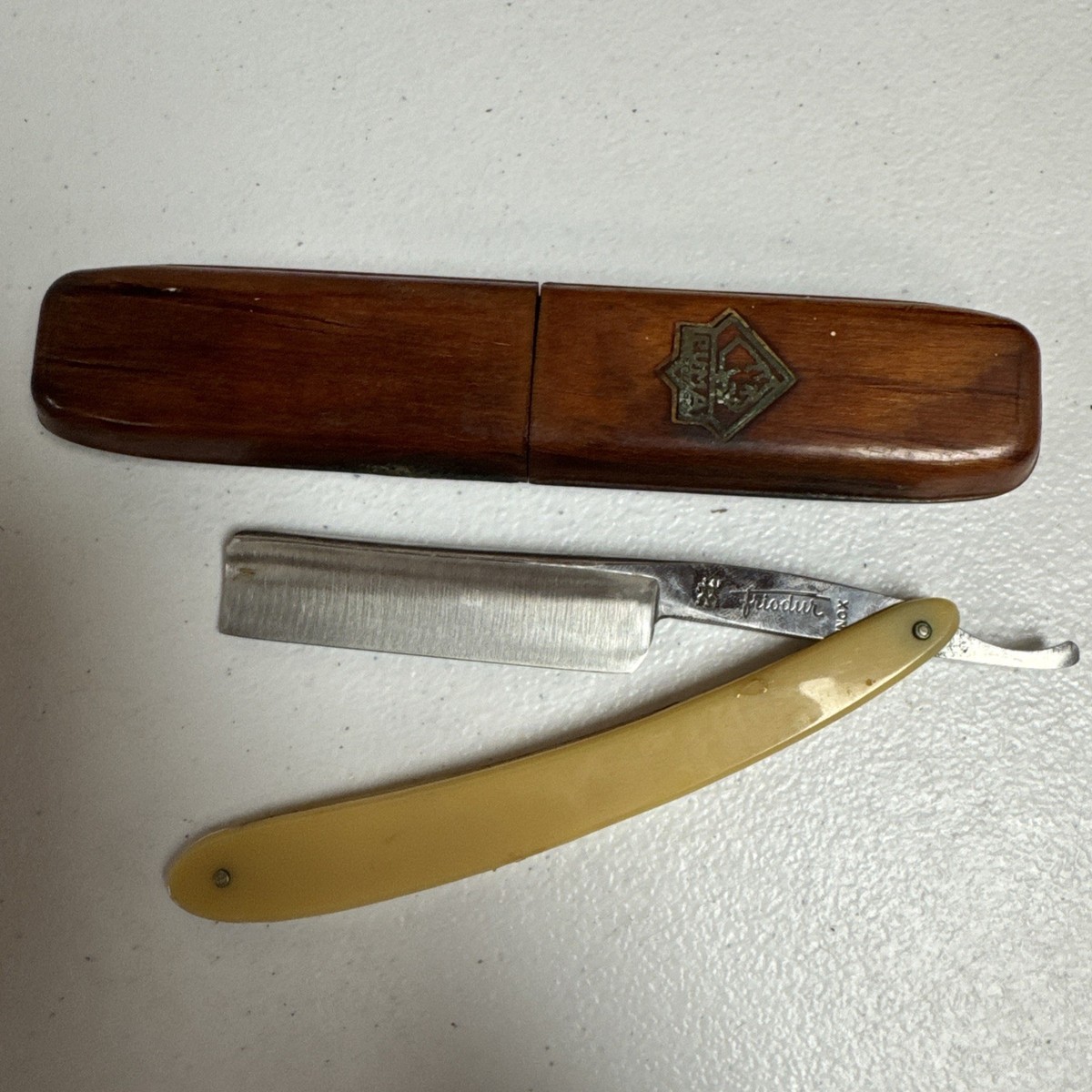 17 1/2 Friodur Barber's Razor w/ Wooden Puma Storage Box