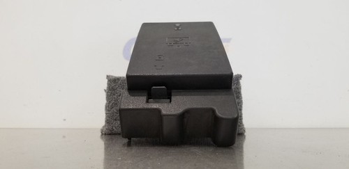 04 CHEVY SSR ENGINE FUSE BOX - Picture 6 of 12