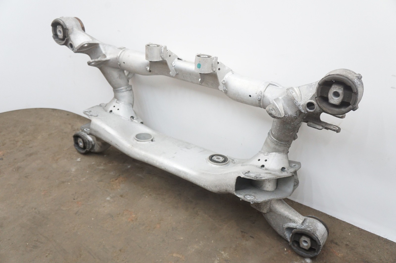Rear Suspension Subframe Crossmember OEM 33316770752 Rolls Royce Phantom Vii 06