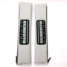 09219 2 Stück Schroth Gurtpolster silber Racing Aufnäher silber Gurtschoner 50m 