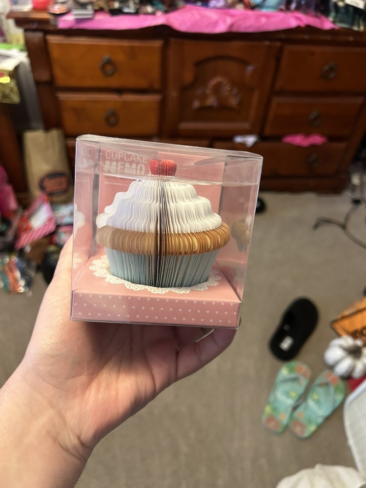 Kikkerland Cupcake Notepad