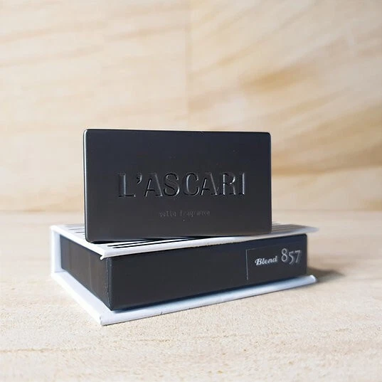 Mezcla de fragancia sólida negra 857 de L'ascari Foto 2 de 3