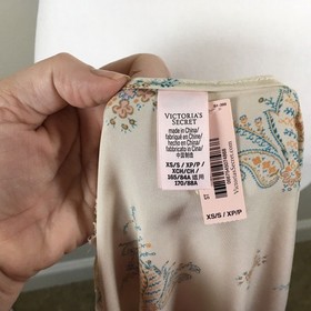 NWT Victoria&rsquo;s Secret Cream Romantic Paisley Floral Sexy Lace Trim Kimono XS/S