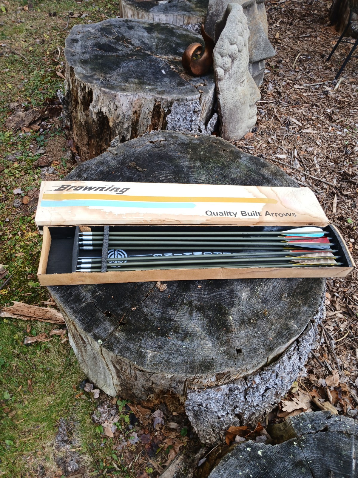 Vintage Browning wooden arrows (12) in original box 28"