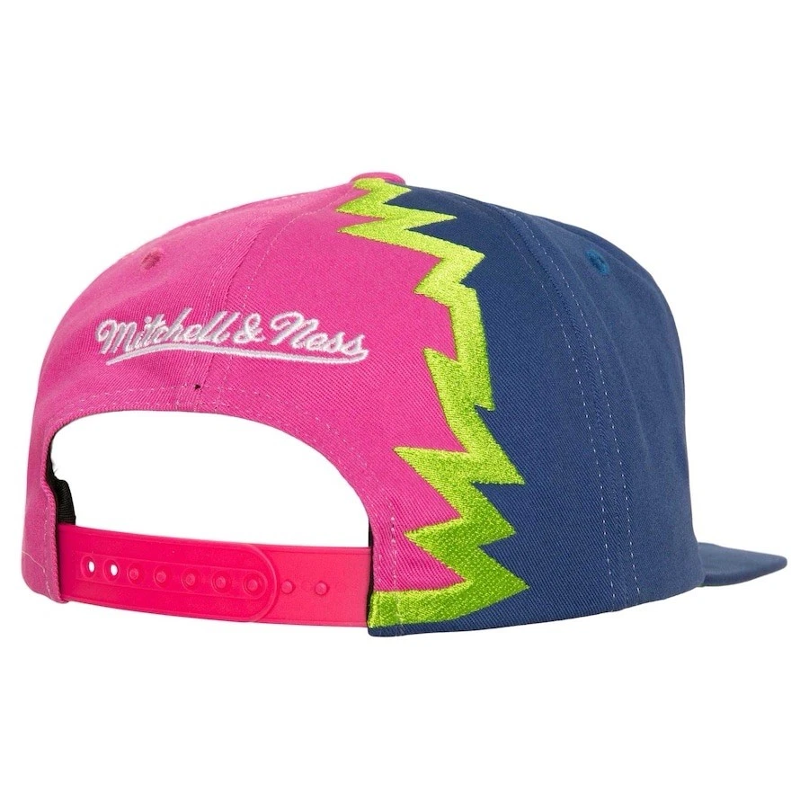 Ultimate Warrior - WWF/WWE - Sombrero Mitchell & Ness Azul/Rosa SnapBack - Nuevo con Etiquetas Foto 3 de 4