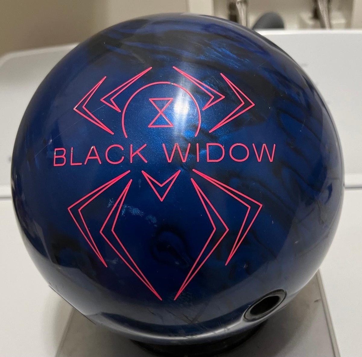 USED Hammer Black Widow Mania Pearl Reactive Bowling Ball, cobalt