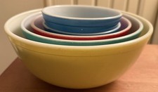 Vintage PYREX PRIMARY COLOR NESTING MIXING BOWL SET Of 5 YELLOW GREEN RED BLUE