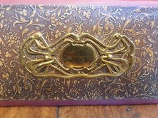 Jugendstil Damenhandschuhbox mit Original Handschuhen und Handschuhspanner. Top