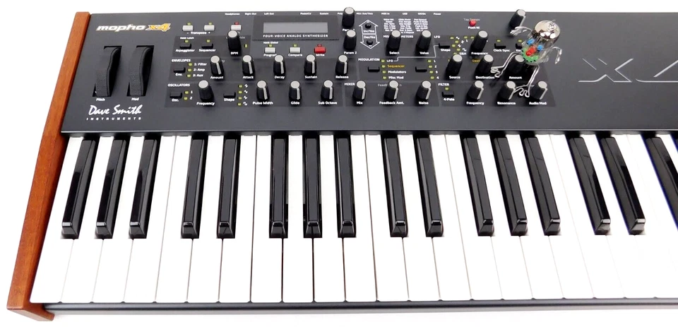 DSI Dave Smith Mopho X4 Synthesizer Keyboard + Neuwertig + 1,5Jahre Garantie - Bild 3 von 4